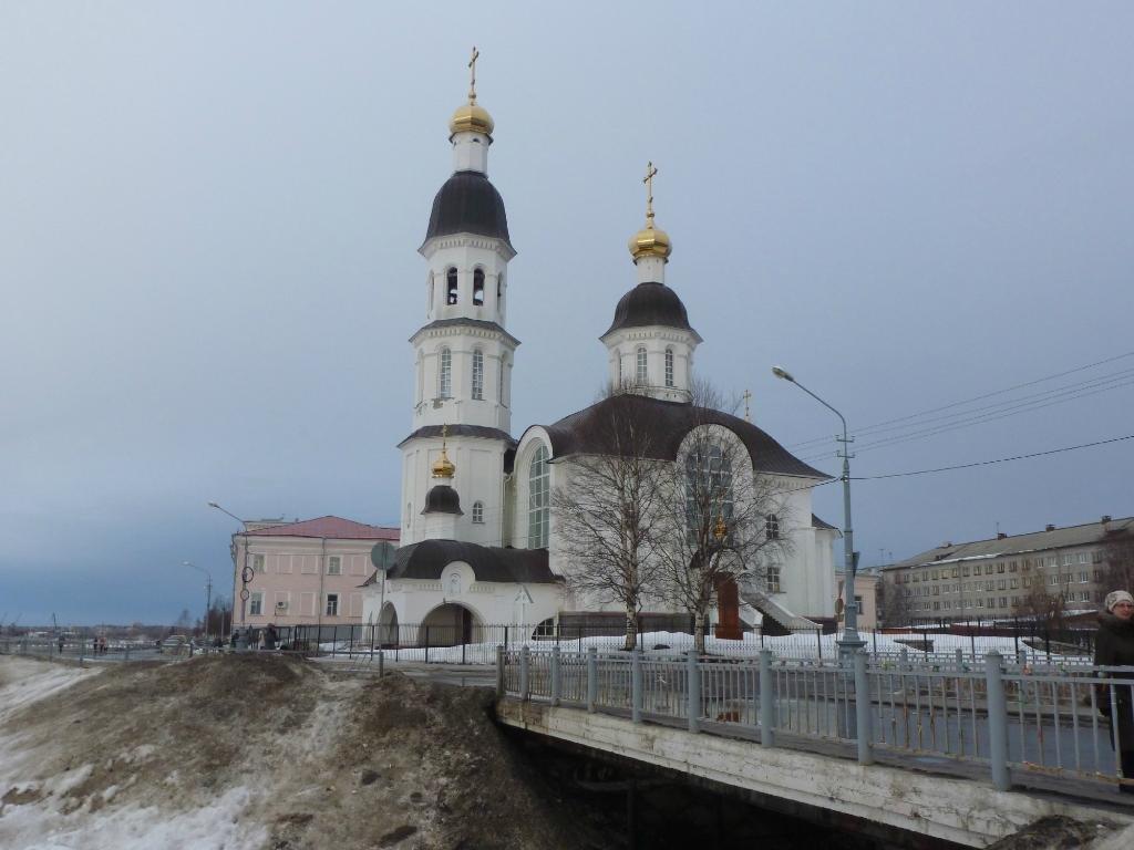 Успенский храм на набережной Архангельск